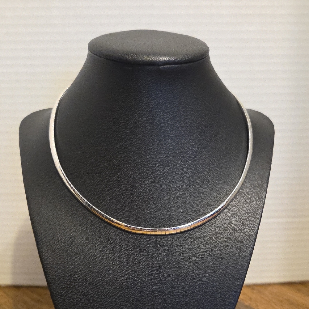 RMN Vintage Classic Flat Omega Silver Tone Necklace